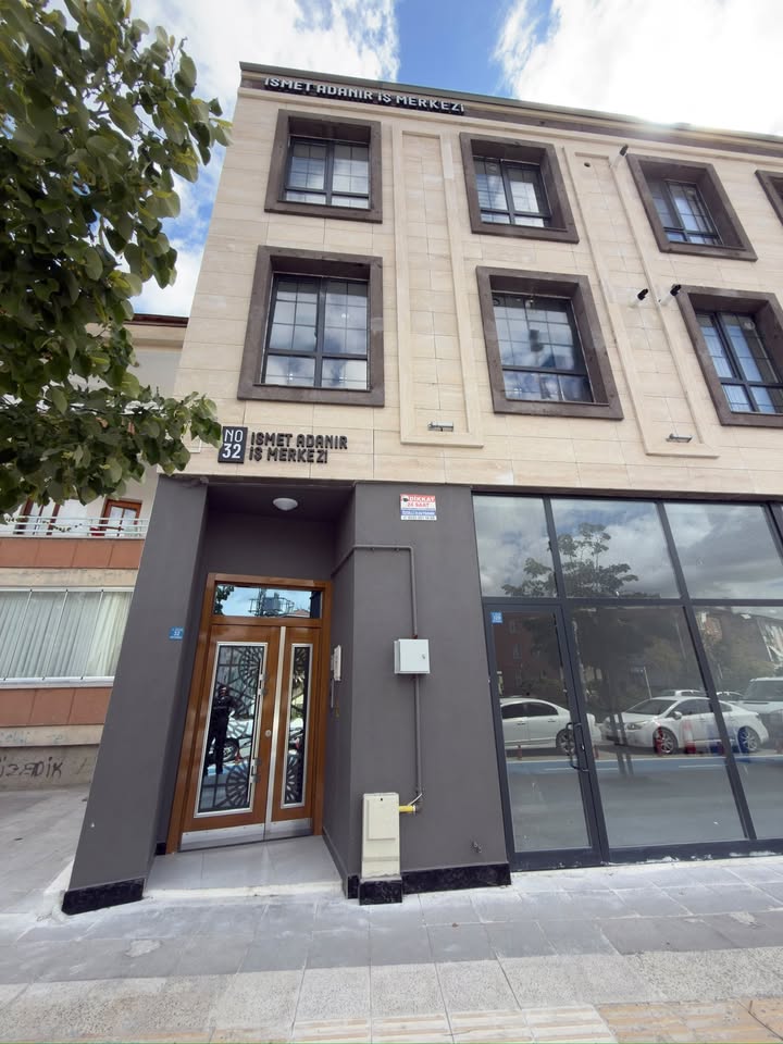 RECEP TAYYİP ERDOĞAN BULVARI İSMET ADANIR İŞ MERKEZİNDE 1+1 50M2 KİRALIK OFİS