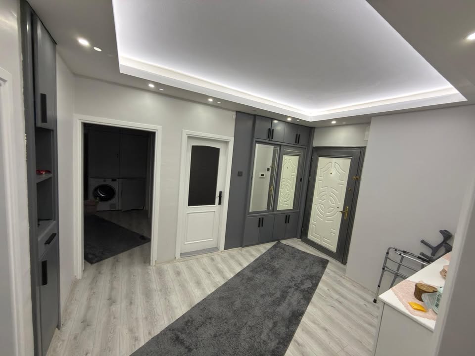 BAHÇELİEVLERDE KIZ MESLEK LİSESİ ARKASI 3+1 140 M2 İÇİ YAPILI LÜKS FERAH KİRALIK DAİRE