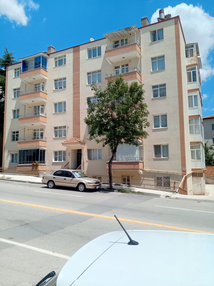 MEHMET AKİF ERSOY CADDESİ ÜZERİ SIFIR EŞYALARLA KİRALIK EŞYALI 2+1 FERAH DAİRE