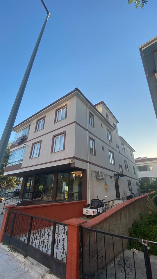 VARİNLİ CADDESİ ARKASI MERKEZİ LOKASYON 3+1 125 M2 KİRALIK BAKIMLI FIRSAT DAİRE